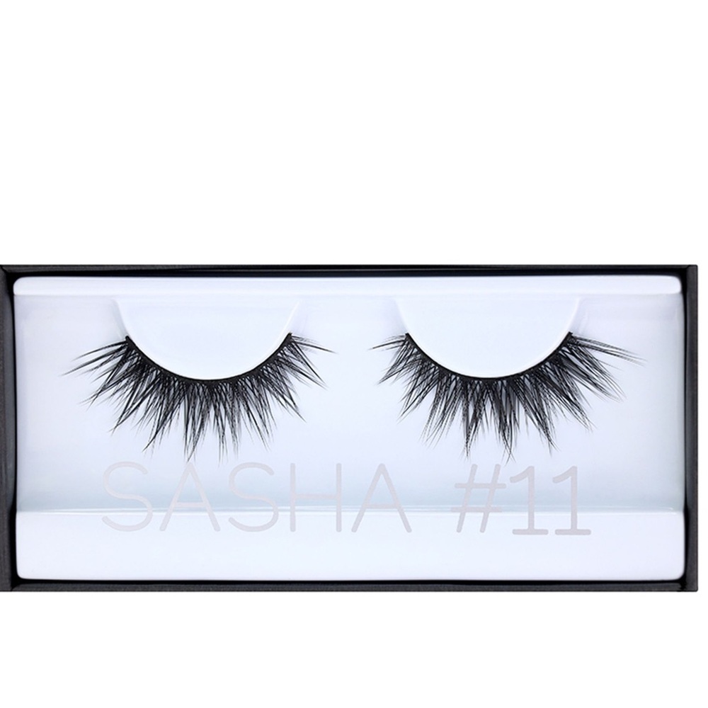 Huda Beauty Lashes in Sasha